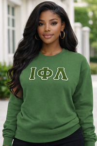 Sudadera Verde Esmeralda de la Hermandad Iota Phi Lambda, Prenda con Letras Griegas, Top Casual de Cuello Redondo para Mujer, Calidad Premium - Product Image 3