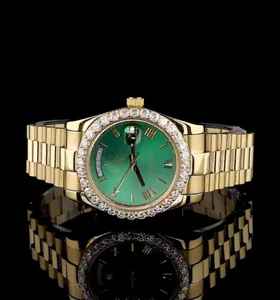 นาฬิกาเพชรโมอิสซาไนต์ทรงบาแกตต์หน้าปัดสีเขียวเข้มแบบกำหนดเองสุดหรูหราใหม่ล่าสุด ขอบตัวเรือนประดับเพชร - Product Image 2