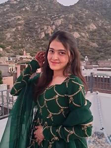 Vestido de seda verde para mujer con bordado dorado, largo hasta el suelo, traje tradicional de boda, estilo étnico de India y Pakistán. - Product Image 1