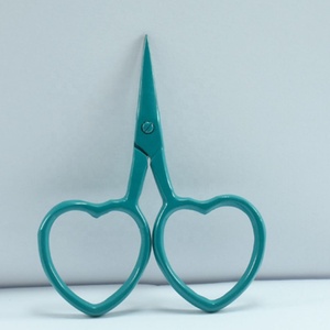 Tijeras Pequeñas para Bordar Little Love, Tijeras con Forma de Corazón, Color Azul Claro - Product Image 1