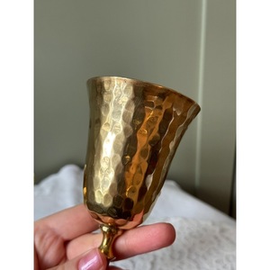 Nouveauté : Verre à vin vintage en laiton fait main, forme cloche, embossé, pour les occasions festives - Product Image 1