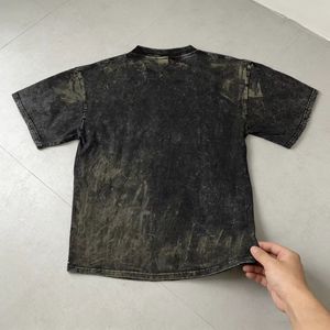 เสื้อยืดผู้ชายทรงโอเวอร์ไซส์ คุณภาพสูง แบบขาดๆ ซีดๆ สไตล์วินเทจ ล้างสีแบบแอซิด ทรงไหล่ตก ทรงเข้ารูป พิมพ์ลาย 3 มิติ - Product Image 6
