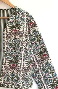 Chaqueta Acolchada de Algodón con Estampado Floral: Abrigo Ligero Reversible Hecho a Mano - Product Image 4