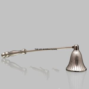 Accesorios para velas: Apagavelas de hormigón de diseño único y metal pulido brillante, muy vendidos para restaurantes. - Product Image 1