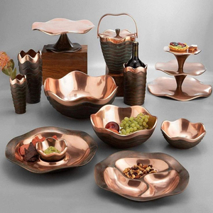Bols de service alimentaire ronds en métal de qualité supérieure, au design unique et élégant, plaqués or, d'Inde. - Product Image 5