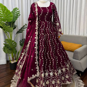 Ensemble de robe Anarkali en soie Fendy élégante pour femmes avec dupatta, broderie, sequins, sans plis, extensible, toutes saisons - Product Image 1