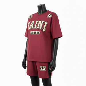 Conjunto de Camiseta y Pantalones Cortos para Mujer de Alta Calidad, Tela Suave de Algodón y Poliéster, 220 GSM, Color Granate, Logotipo Personalizado con Apliques - Product Image 4