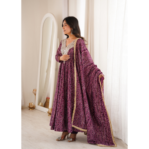 Ensemble de robe Anarkali en rayonne rayonnante avec broderie miroir, pantalon droit et dupatta en dentelle dorée, prêt-à-porter pour femme HTU54 DC - Product Image 4
