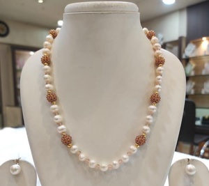 Conjunto de collar Mala con perlas auténticas de calidad premium y glamorosas, con juego de aretes para mujeres y niñas, colección para bodas y fiestas. - Product Image 1