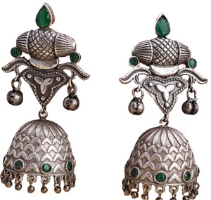 Boucles d'oreilles pendantes bohèmes en laiton oxydé et argent, serties de jade, style traditionnel indien, cadeau pour elle - Product Image 1