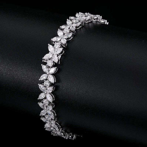 Bracelet tennis en moissanite motif feuille florale, bijou de luxe étincelant avec pierres marquise, cadeau élégant et remarquable pour femme - Product Image 1