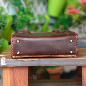 Sac de voyage week-end vintage en cuir véritable pour femme, couleur unie, fermeture éclair, durable, marron, avec surpiqûres - Product Image 5