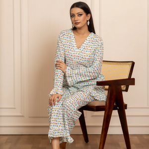 Ensemble coordonné imprimé en coton de qualité supérieure pour femmes |   Tunique fluide à col en V et ourlet à volants & Pantalon droit |   Ensemble de vêtements de détente pour femmes - Product Image 1