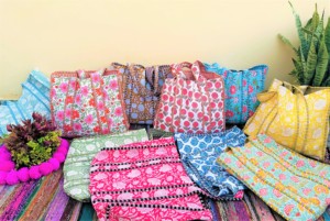 Bolso tote acolchado hecho a mano, bolsos tote acolchados con estampado floral, bolso tote de compras de algodón fino acolchado, bolso de playa de verano con tela de felpa - Product Image 5