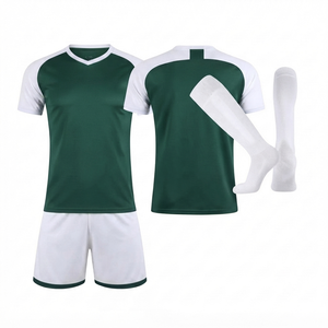 Maillot de football personnalisé vert foncé et blanc de qualité supérieure, 100 % polyester respirant, séchage rapide, col court, vente en gros - Product Image 1