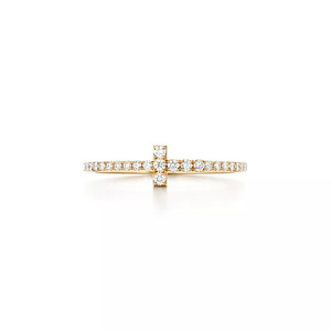 Anillo Minimalista de Oro Amarillo con Barra Cruzada y Diamantes Redondos Cultivados en Laboratorio - Product Image 1