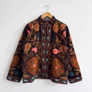 Veste d'hiver en velours pour femme, d'inspiration ethnique, avec col montant, en coton, design réversible - Broderie artisanale unique - Product Image 1