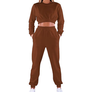 Ensemble décontracté 2 pièces pour femme : sweat-shirt court et pantalon de jogging en tissu doux pour tenue quotidienne et streetwear - Product Image 1