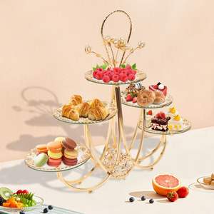 Soporte de metal decorativo premium para pasteles, ideal para decoración de eventos de alta gama, ofrece una estructura duradera y un acabado elegante. - Product Image 1