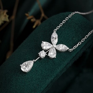 Pendentif en diamant moissanite le plus vendu pour femmes, bijou pour mariage et occasions spéciales, disponible à la vente - Product Image 6