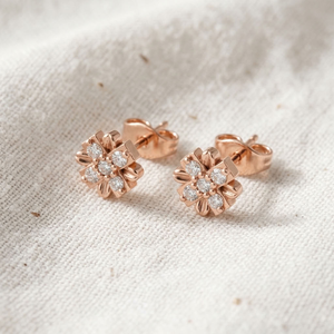 Boucles d'oreilles clous en or rose avec fleur, 5 diamants ronds taille brillant sertis griffe, bijoux de luxe 14K pour femme, fiançailles et mariage - Product Image 4