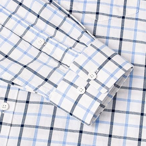 Camisa Casual de Hombre a Cuadros Azul y Blanco de Manga Larga con Cuello Abotonado, Corte Ajustado y Bolsillo en el Pecho - Product Image 5