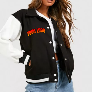 Chaqueta Varsity Corta Personalizada para Mujer, Diseño de Parche Legendario Fearless en Marrón y Blanco, Ropa Urbana OEM - Product Image 3