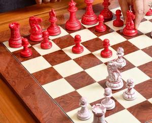 Pièces d'échecs de luxe reproduction Staunton 1849, roi de 4,5 cm, peintes à la main, en bois de boxwood, au meilleur prix - Product Image 2