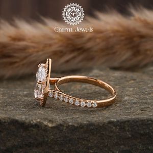 Anillo de Compromiso Charm_Jewells para Mujer, Chapado en Oro Rosa sobre Plata, con Moissanita de Corte Cojín, Engaste de Puntas, Estilo Clásico, Certificado IGI - Product Image 3