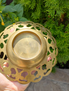 Venta al por mayor: Novedad, cuencos decorativos de latón hechos a mano con diseño coreano, bandeja grabada para exhibir joyas, llaves y artículos del hogar. - Product Image 3