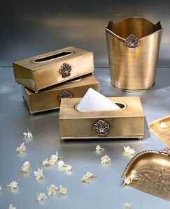 Boîte à mouchoirs moderne en métal doré avec couvercle à charnière, design pratique pour utilisation sur table, boîte distributrice de serviettes réutilisable de qualité supérieure - Product Image 4