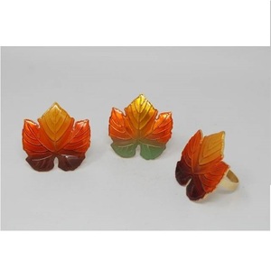 Anneaux de serviette en métal émaillé écologiques au design moderne, motif feuille, pour décoration de table automne/hiver, Thanksgiving, mariage, hôtel, OEM - Product Image 1
