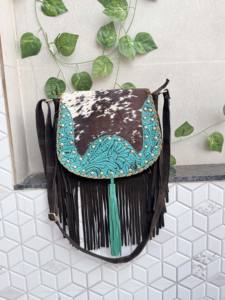 Bolso de Mano para Mujer Estilo Occidental de Piel de Vaca con Flecos y Grabado con Borde Color Turquesa Bolso Bandolera Bohemio con Flecos - Product Image 2