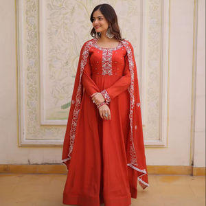 Vestido Largo Anarkali de Moda para Mujer con Bordado y Dupatta, Traje para Bodas y Fiestas, India 2026 - Product Image 1