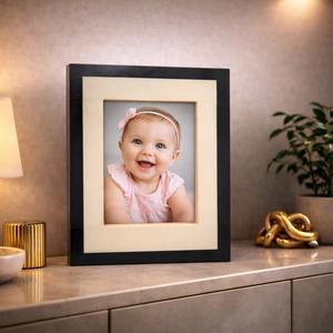 Cadre photo en résine écologique avec design léger pour des produits de style de vie durable - Product Image 4