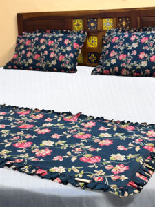 Oferta Especial: Elegante Alfombra de Cama Azul Petrol, Tela Suave, para Camas King Size e Interiores de Lujo, Disponible a Precio de Fábrica - Product Image 2