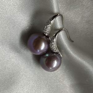 Pendientes de Plata de Ley S925 con Perla Púrpura, 10-11 mm, Redondos, Limpios, de Alta Calidad, Joyería Fina - Product Image 3