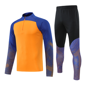 Ensemble de football en polyester imprimé par sublimation personnalisé en deux parties |   Sangle réglable à col en V pour enfants, respirante et à séchage rapide, unisexe - Product Image 2