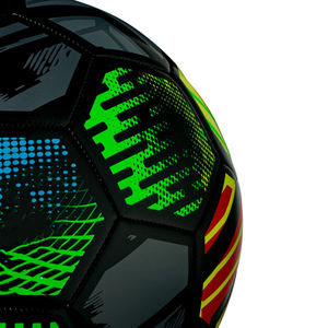 Balones de entrenamiento de fútbol con logo personalizado, MOQ bajo disponible, tamaños 3/4/5, hechos en Pakistán, para venta en línea. - Product Image 2