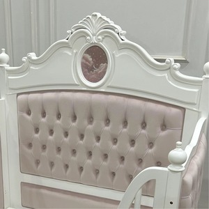 Lit bébé classique de luxe en bois avec tête de lit rembourrée et tiroirs de rangement, mobilier élégant pour chambre de bébé, vente en gros - Product Image 5