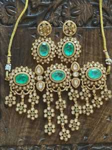 Conjunto de collar choker de lujo con piedra doble de color verde menta y pendientes colgantes, joyería nupcial india de lujo. - Product Image 5