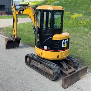 Mini-excavatrice CAT 305 CR, livraison rapide, prix bas, excavatrice hydraulique sur chenilles, nouveau modèle, idéale pour les travaux de construction - Product Image 1