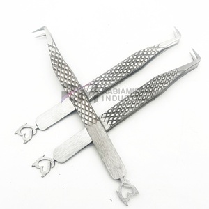 Pince à cils RMI en acier inoxydable avec poignée diamantée et design personnalisé en forme de cœur - Product Image 3