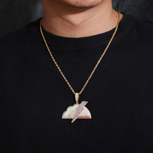 Colgante Nube de Tormenta con Piedra de Moissanita, Micro Pavé, Incrustaciones de Diamantes, Chapado en Oro, Diseño de Nube y Rayo - Product Image 2
