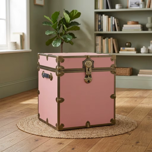 Coffre de rangement en métal rose avec quincaillerie en laiton antique et garniture cloutée pour une organisation élégante et compacte de la maison - Product Image 6