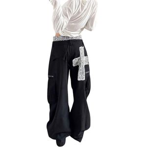 Pantalon cargo baggy noir pour femme avec ceinture imprimée léopard et détails patchwork, taille haute, jambe large, style streetwear - Product Image 2