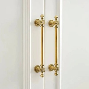Poignées de porte murales en laiton traditionnel motif fleur de prunier, décoration intérieure pour entrée, 100% faites à la main - Product Image 3
