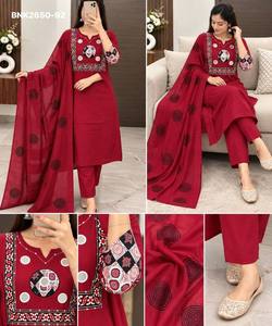 Ensemble Kurti droit en pur coton avec imprimé bloc et travail artisanal miroir, pantalon et dupatta assortis – Mode féminine à prix avantageux - Product Image 3