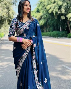 Sari de Seda Azul con Bordado Floral de NiMa Creations, de Secado Rápido, para Mujer, Estilo Tradicional Indio para Bodas, Largo hasta el Suelo, Corte Regular - Product Image 3