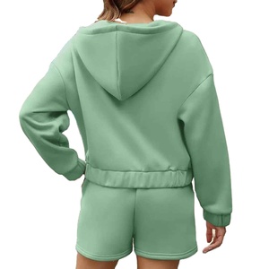 ชุดเซ็ตสองชิ้น เสื้อฮู้ดดี้หนานุ่มทรงหลวมและกางเกงขาสั้น ชุดลำลองแฟชั่นสำหรับผู้หญิง ชุดฤดูร้อนแบบสั่งทำได้ - Product Image 2